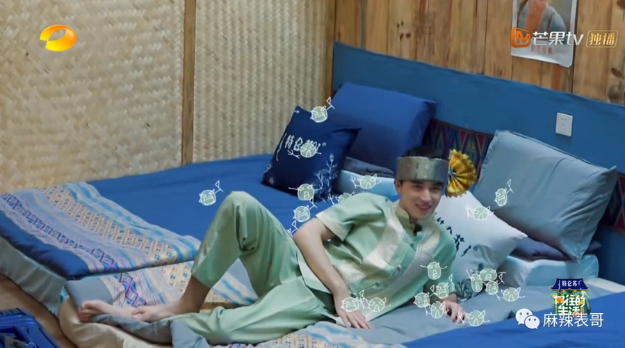 许魏洲是真没偶像包袱,任嘉伦往床上一躺,挑衅喊道:来啊,洲洲.