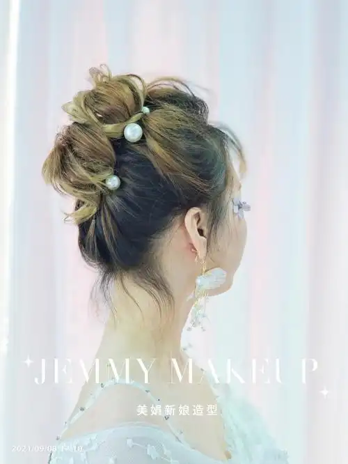 佛山新娘跟妆短发新娘盘发