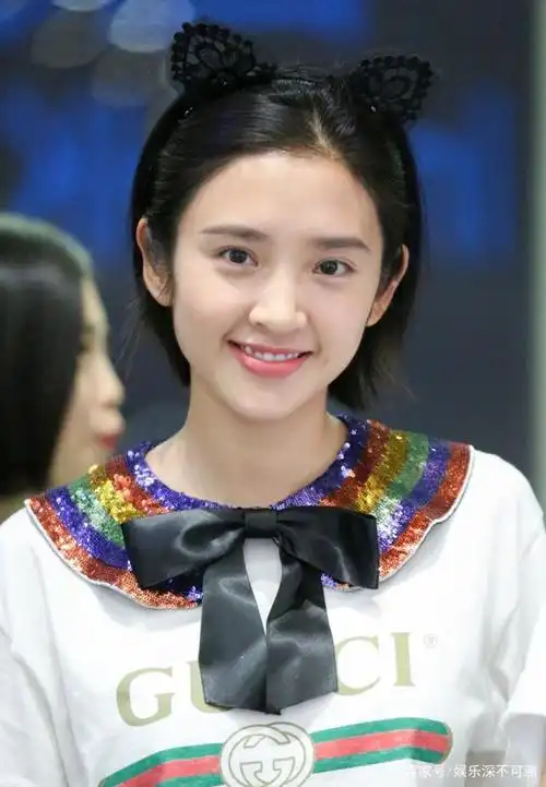 唐艺昕,长相甜美可爱,出道多年,她的笑容很容易让人喜欢上她!