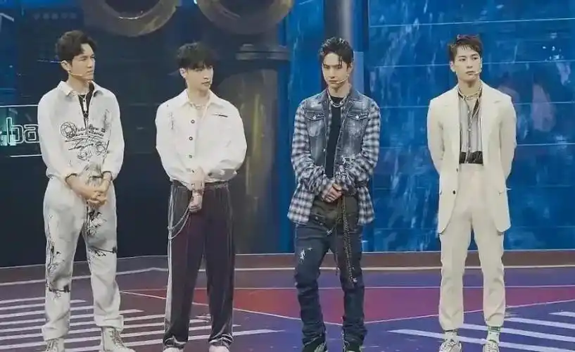 王一博180,王嘉尔175,张艺兴178,看到同框后的差距:谁在说谎?