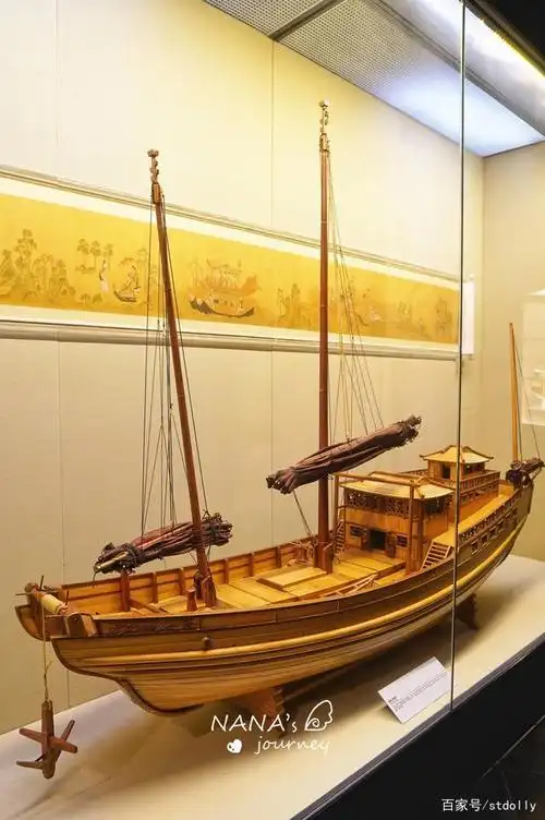 楼船,秦汉时期被普遍使用,也是古代大型战船之一,因为船上有多层建筑