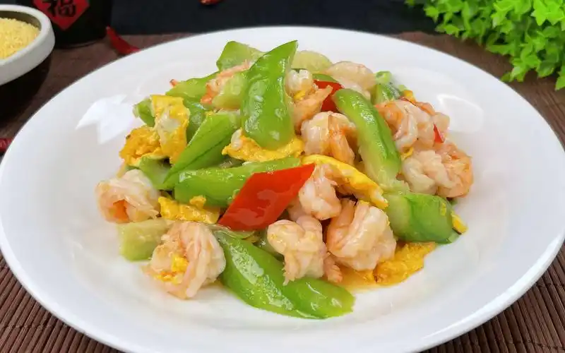 才知道丝瓜虾仁可以这么做,记住2个诀窍,翠绿不发黑,营养美味