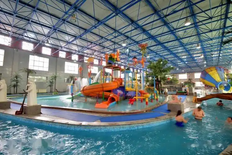 酒店宽阔舒适同时,西苑温泉度假村在十一期间推出住宿免费泡温泉活动