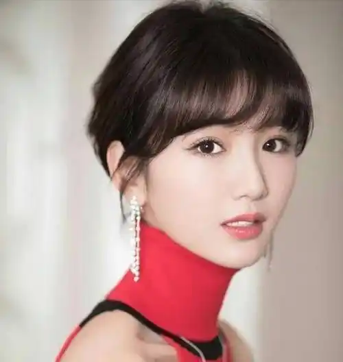 其实在众多影星当中,毛晓彤算是非常出色的了,不仅仅是毕业于中戏