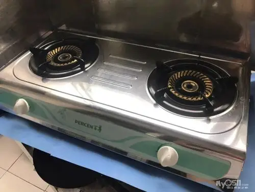 低价处理180一台需要联系我自提13142626332微信同号  百尊煤气灶台式