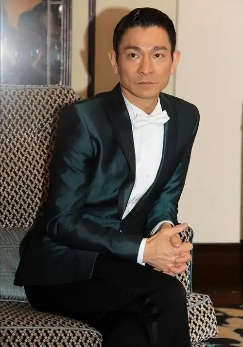 回顾:香港6位男演员,岁月不饶人,曾英俊小伙子如今都成老爷爷