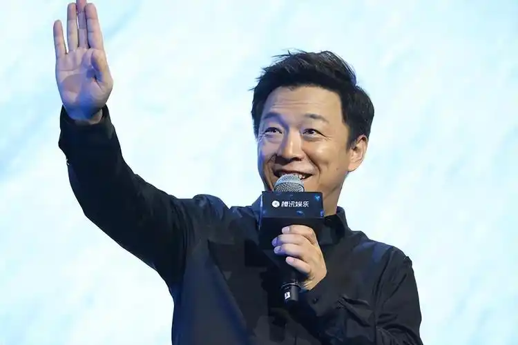 回顾黄渤普通妻子是我掌心宝成名后抛弃糟糠妻那还是人吗