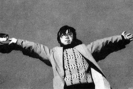 那一年的3月26日,年仅25岁的诗人海子在山海关卧轨自杀.