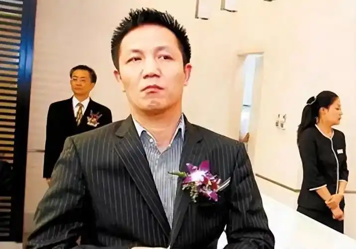 周正毅是怎么获得上海首富这个名号的呢?