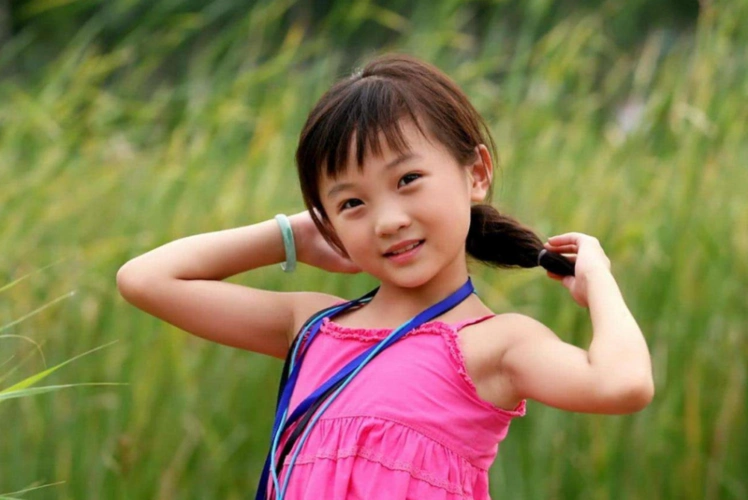 奥运女孩林妙可21岁近照曝光穿艳丽红裙脚踩恨天高显老态