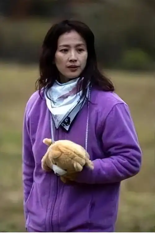 刘亦菲妈妈刘晓莉两婚两离至今单身长得比女儿刘亦菲还要美