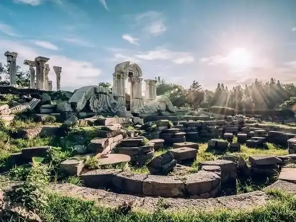 圆明园曾经是中国最大的皇家花园之一,也是一座集合了中国古代建筑