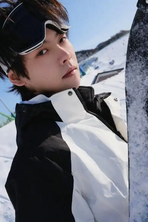 今日解锁@肖宇梁rainco滑雪照,在滑雪场绽放魅力时刻92