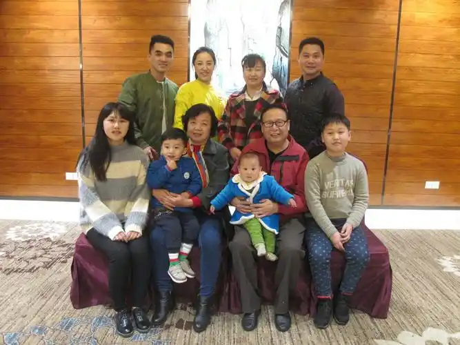 小毛全家福,今年增加一口人共十人!