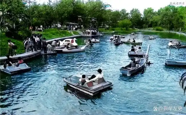 老照片:90年代的江苏盐城,邮电大厦,忠字塔,大铜马,燕舞大楼