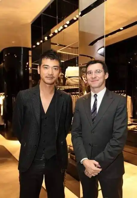 49岁男神金城武近照,帅爆了!他老婆的照片曝光,颜值一言难尽?