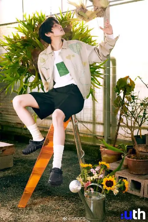 王俊凯crocs全球品牌代言人##凯启自在##crocs洞门##crocs洞洞鞋