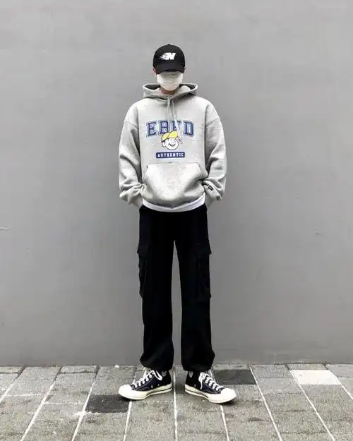 男生卫衣搭配男生冬天穿卫衣才时髦