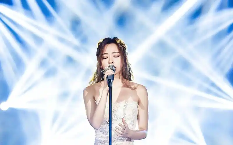 我是歌手张靓颖桌面壁纸