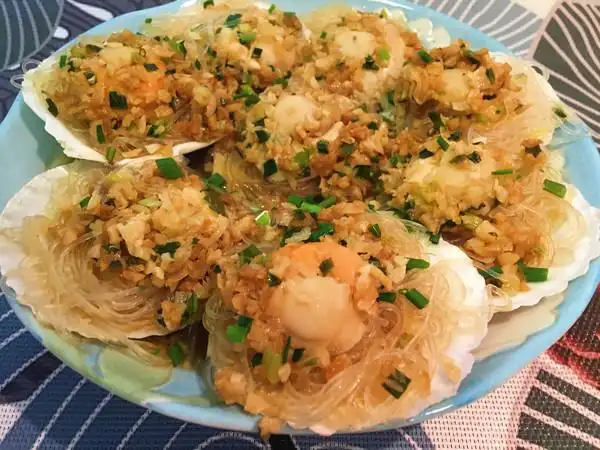 幸福快乐的北方人做的蒜蓉粉丝蒸扇贝粉丝入味有诀窍