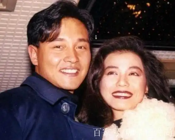 钟楚红和张国荣珍贵合影:照片中两人笑得太甜,图3的哥哥很调皮