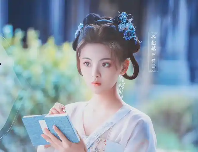 重庆网友问:杨超越的新剧《七时吉祥》,首播差评如潮,网友的理由出奇