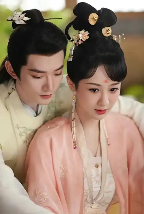 杨紫时尚cosmo封面#盘点那些年小猴紫合作的男明星!