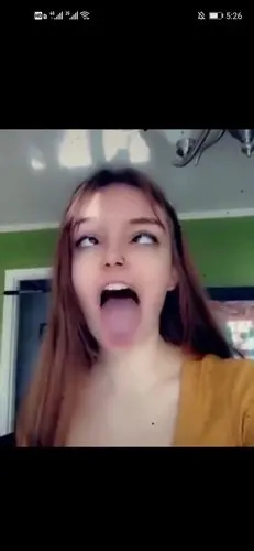 我最喜欢女的对我翻白眼了我最喜欢女的对我吐舌头了