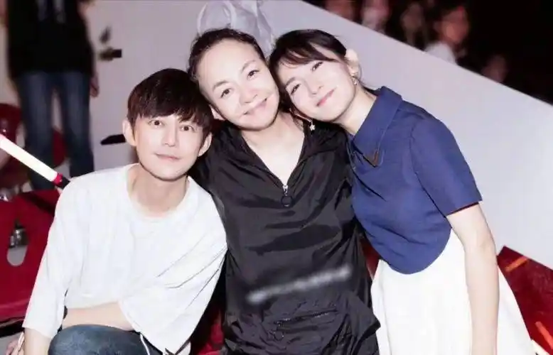 谢娜发亲密合照力破谣言,谢娜为何频频招黑?_节目_张杰_俩人