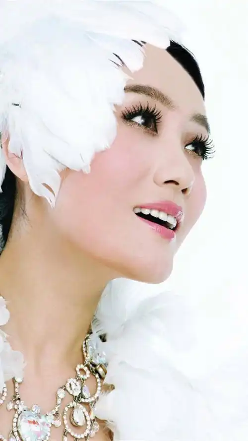 中国女歌唱家谭晶