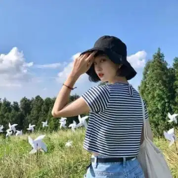 短发女生侧脸微信头像有意境好看的一颗心反反复复的想你