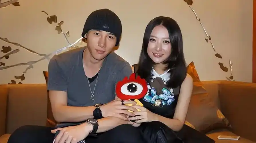 白冰感到有些许迷惑,来不及发问丁一便开口:"空调风口在你脑袋上,我怕