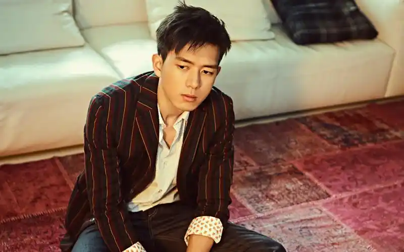 李现绅士帅气图片桌面壁纸