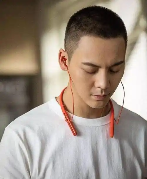 最近不少男明星都理了寸头,果然颜值高就能撑起一切!