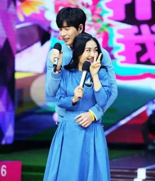 其实《快乐大本营》对谢娜也是很好的,上周朴海镇来了,有一个游戏环节