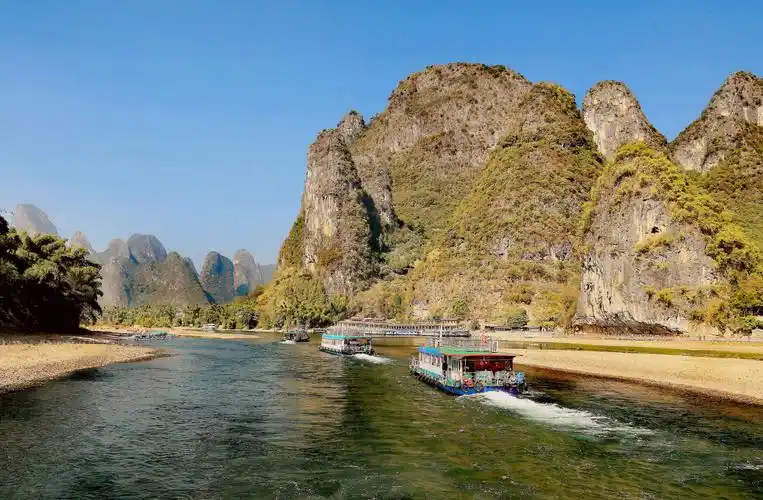 桂林山水甲天下,美景如画无虚夸,江南水乡亦不差,但凡漓江景更佳!