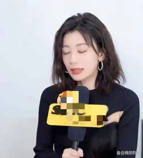 贾静雯不仅瘦了8斤,还留了一公分短发,完全颠覆了以往的形象,无人