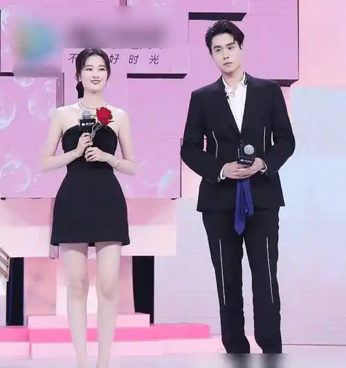 原创小风暴发布会胡一天乔欣全程撒糖不断互动超甜太有爱啦