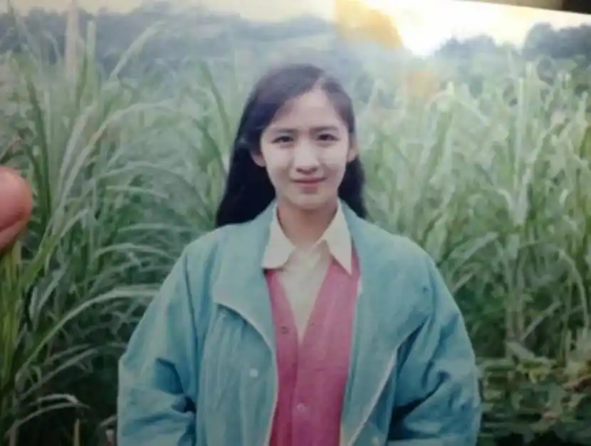 被妈妈们的老照片给惊艳到了,谁年轻的时候还不是"一朵花"呢