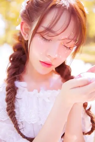 甜美麻花辫粉嫩妹子大眼灵动写真集 @微相册 @微博摄影