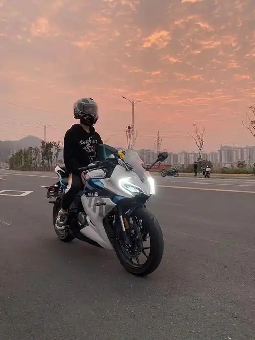 机车- 撒野某某 - 图虫