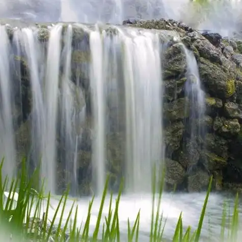 最美瀑布风景头像图片