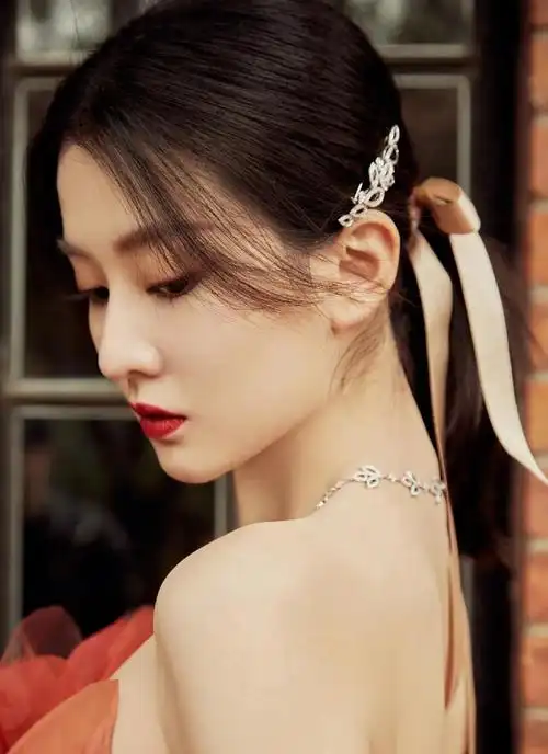 乔欣,甜美可爱,俏丽多姿的写真集!__财经头条