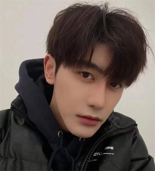 韩式男生刘海发型 半刘海酷帅时髦_刘海发型 - 美发站