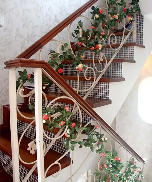 花艺名称 仿真绿植 壁挂垂吊玫瑰叶藤花束 花艺材质 绢布 产品规格 单