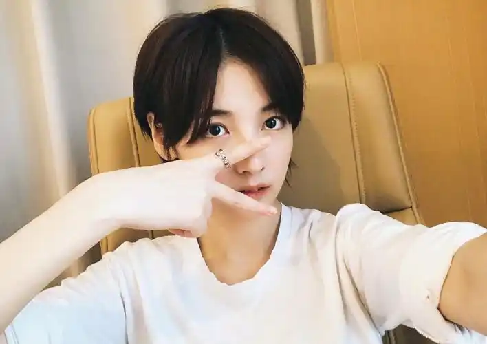 赵粤甜美俏皮自拍图片34