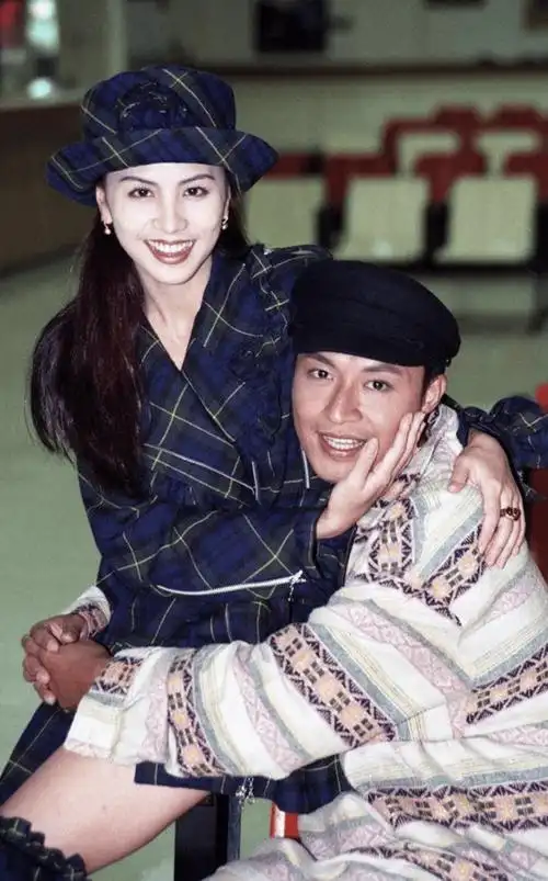 其实,马景涛对女人动手这件事,不只唐韵提过.