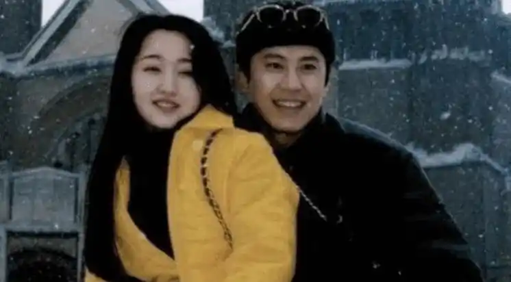 可惜的是,杨钰莹为了谈恋爱,走了偏路,断绝了整个演艺生涯,告别了所有