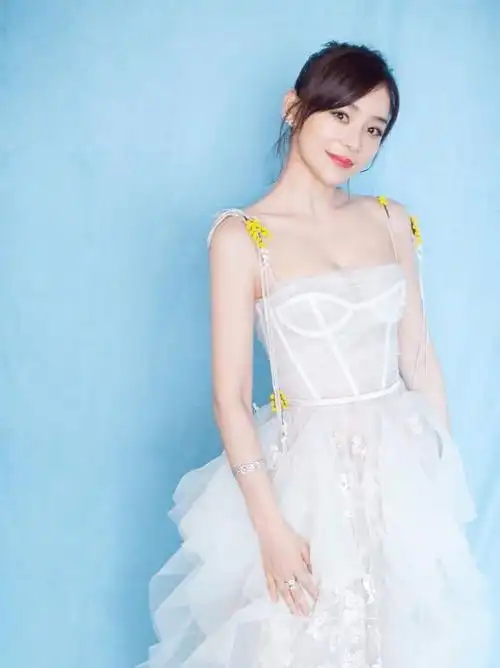 袁姗姗:颜值爆表身材火辣,她如何用才华征服娱乐圈与时尚界,成为真正