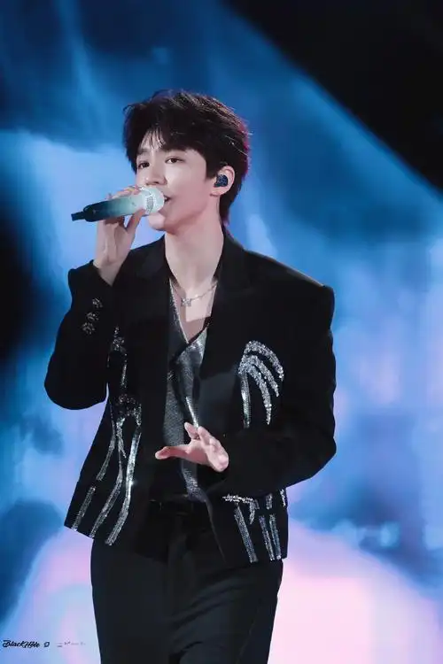 王俊凯蔡依林同台#  舞台常见@tfboys-王俊凯